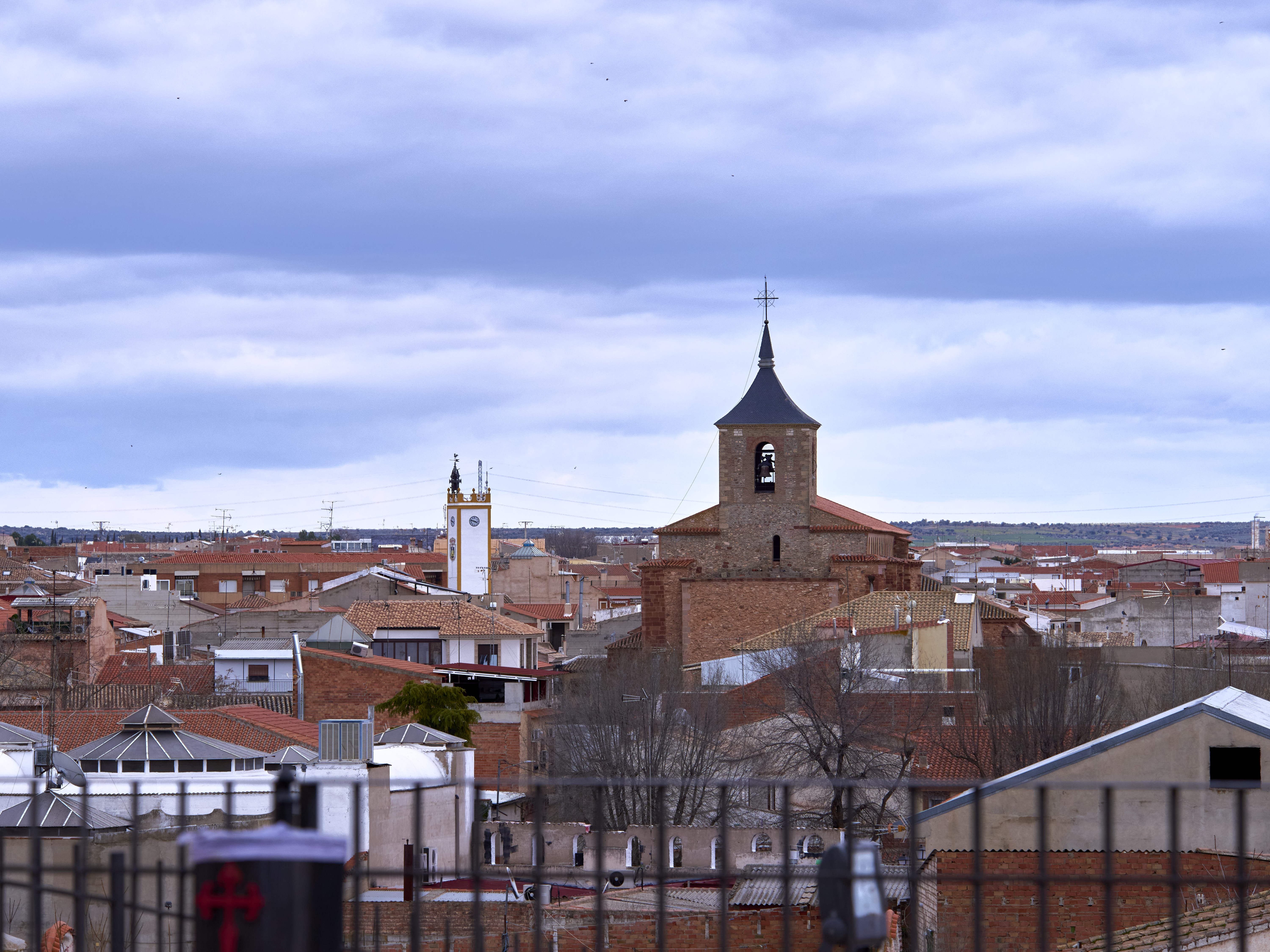 Parroquia de Santiago el Mayor y Torre del Reloj desde el cerro del Espino, Membrilla (© P. Jiménez)