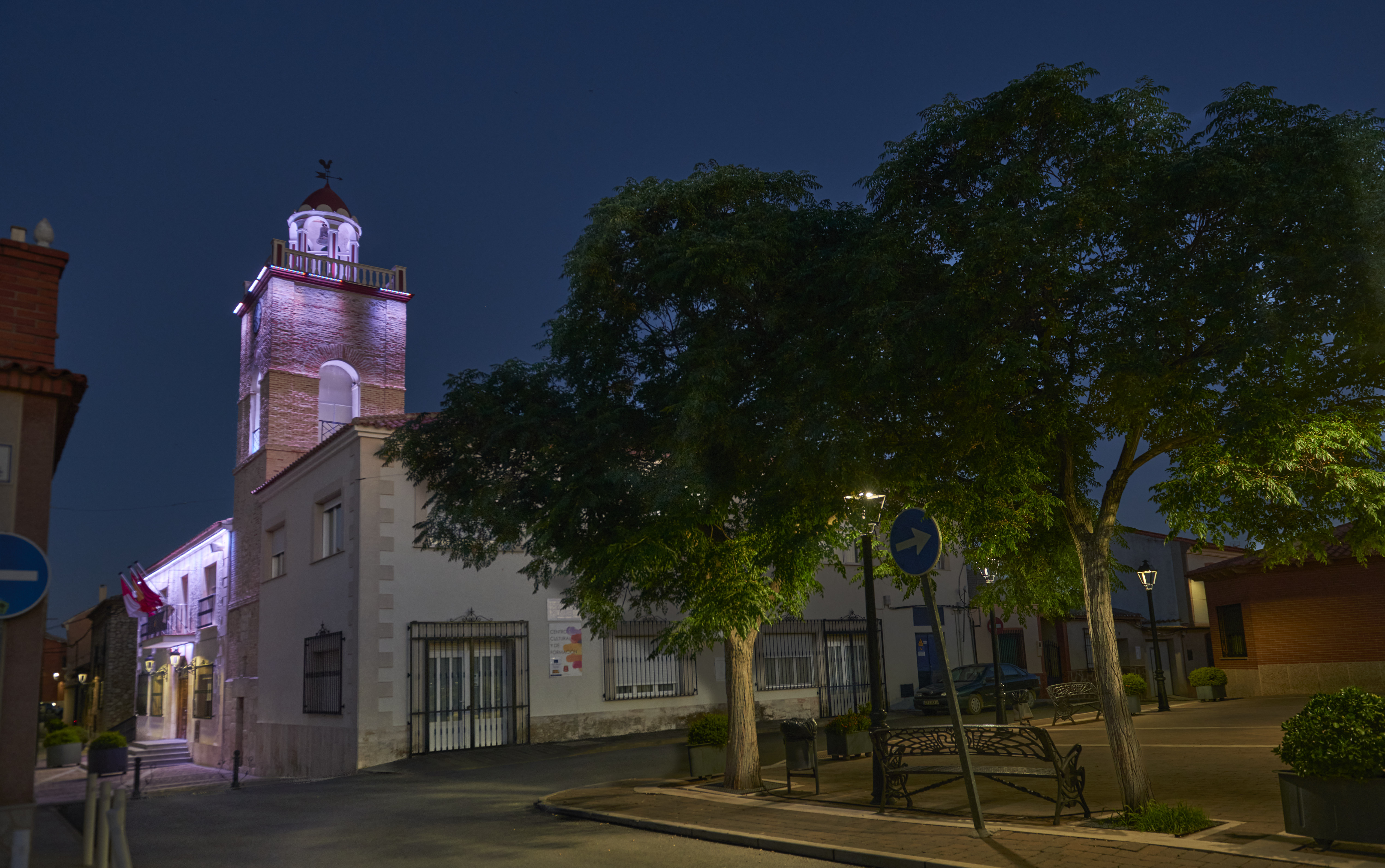 Torre del reloj en la plaza, Villarta de San Juan (© P. Jiménez)