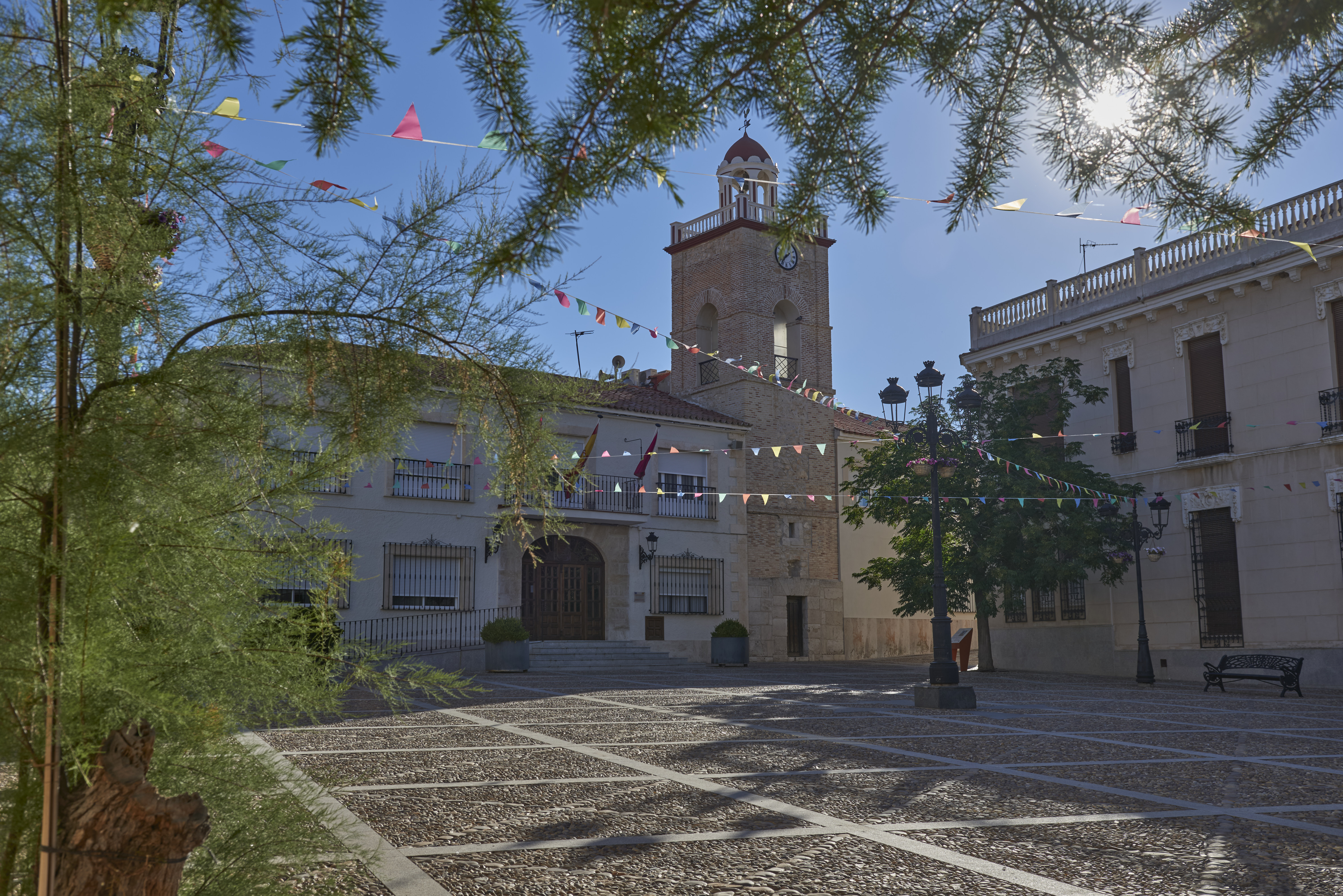 Plaza de la Paz y ayuntamiento, Villarta de San Juan (© P. Jiménez)