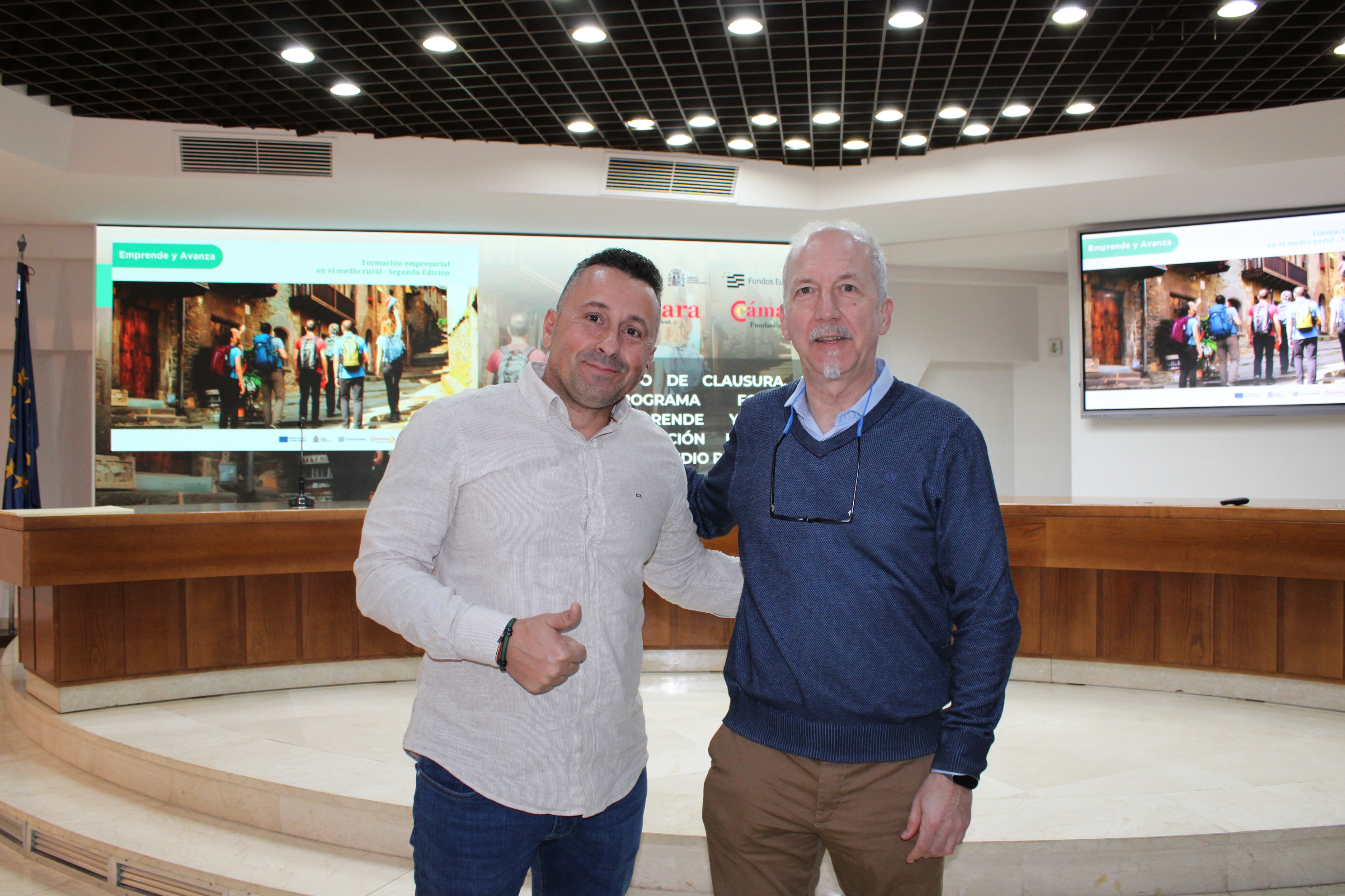 Norberto Elvar, emprendedor, con el gerente de Alto Guadiana Mancha, Agustín Alonso